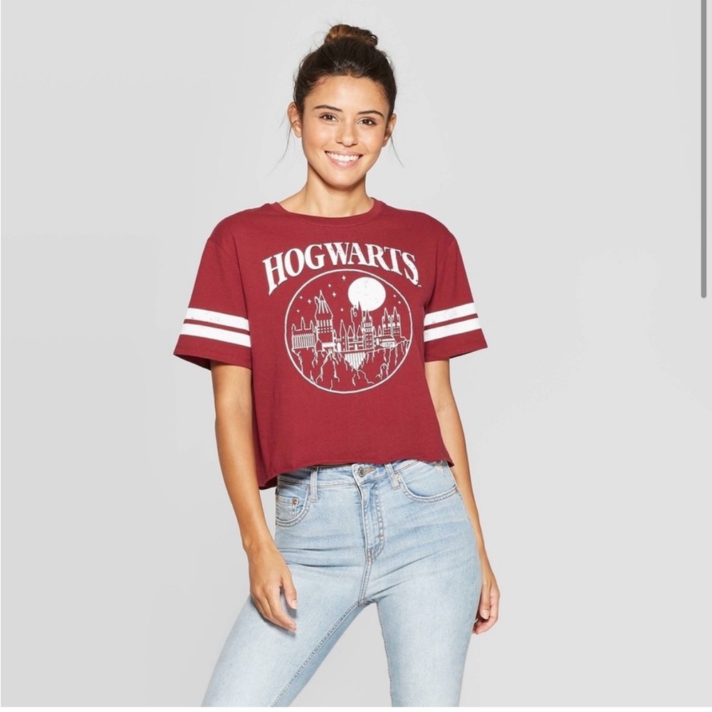 Warner Bros Cropped Varsity-Themed Harry Potter/Hogwarts Graphic T-Shirt